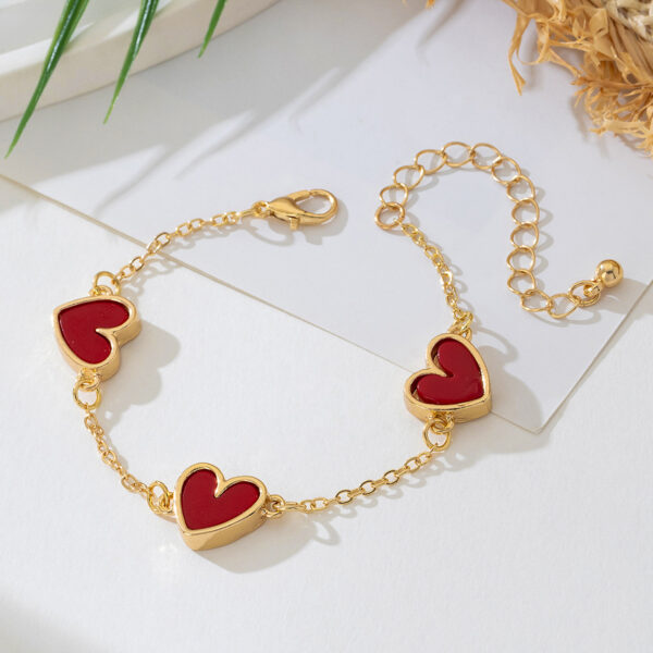 Wholesale 1 Fashion Simple Design Sense Red Valentine's Day Metal Phnom Penh Love Cute Peach Heart Lady Bracelet Gift