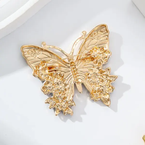 Wholesale Butterfly Pin In Red Zinc Alloy Featuring Diamond Craft, Perfect For Independence Day