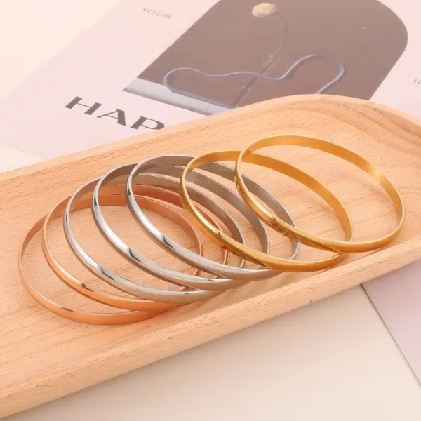 Wholesale PVD Coated 18K Gold Plated Round Stainless Steel Simple Style Waterproof Non Tarnish 304 Stainless Steel Bangle