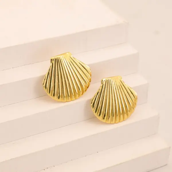Wholesale Waterproof Non Tarnish Shell Stud Earrings For Women With 0.03µm 18K Real Gold Plated 304 Stainless Steel Water Plating