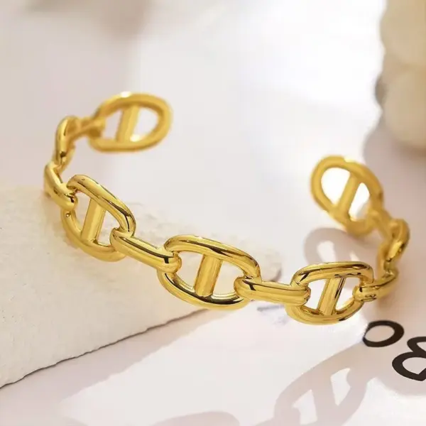 Wholesale H Letter 304 Stainless Steel Geometric Pig Nose C-shaped Open Adjustable Bracelet Trendy Style