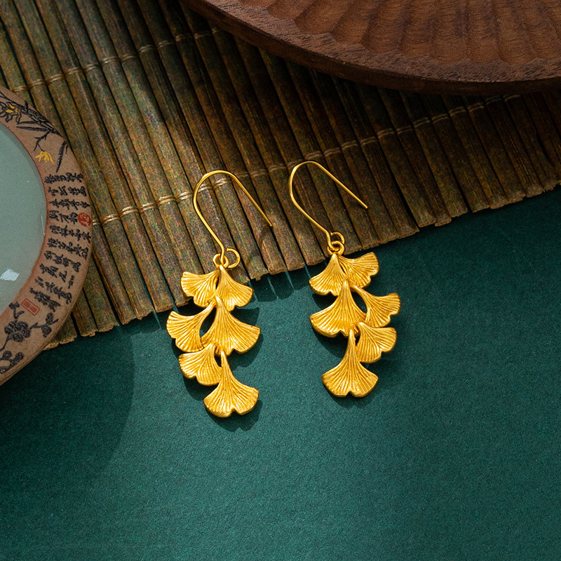 Wholesale Fashionable Golden Ginkgo Leaf Earrings for Women, New Light Luxury Simple Fashion Earrings, Christmas Gift for Girlfriend