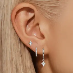 Wholesale Unisex Rhombus Stud Earrings With Electroplated Copper Posts And Zircon Inlay
