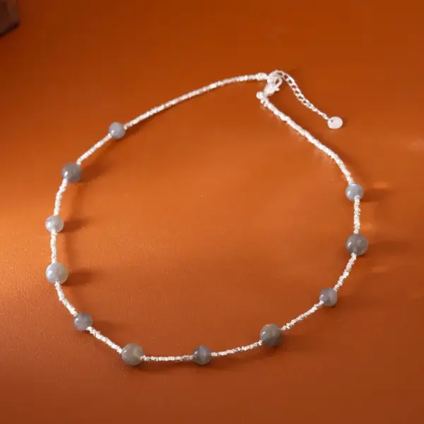 Wholesale Fashionable Luxury Grey Moonstone Necklace For Women Unique Design Silver Fragments Elegant High-End Clavicle Chain Accessory