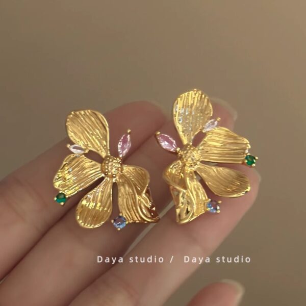 oly-719e8625396581031d56316dd8d8fb03 Wholesale Immersive Night Super Fairy French Retro Color Zircon Metal Flower Earrings Light Luxury High-end Niche Temperament