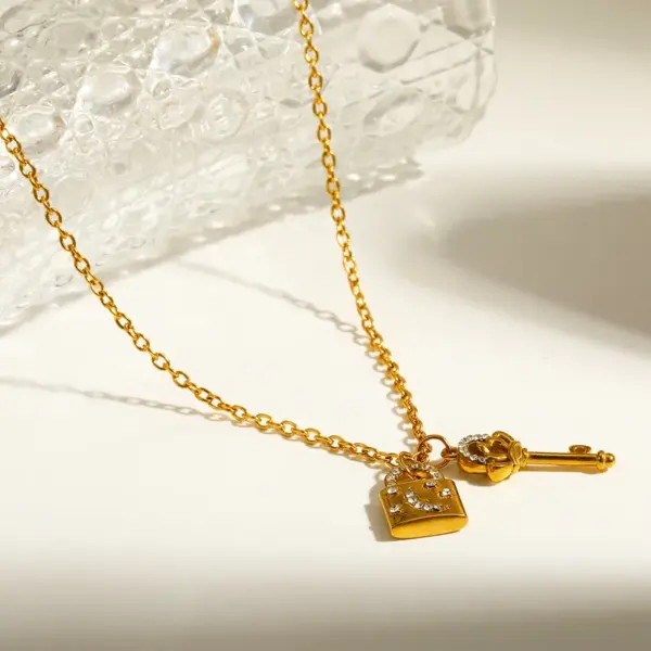 Wholesale Asymmetrical Key Necklace For Women In 304 Stainless Steel With 18K Real Gold Plating And Rhinestone Inlay, PVD Coated Cable Chain