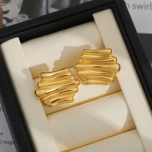 Wholesale Copper Irregular PVD Coated 18K Real Gold Plated Retro British Style Ear Studs