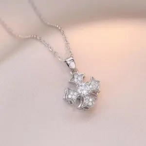 X1224 Rotating Four-Leaf Flower Necklace