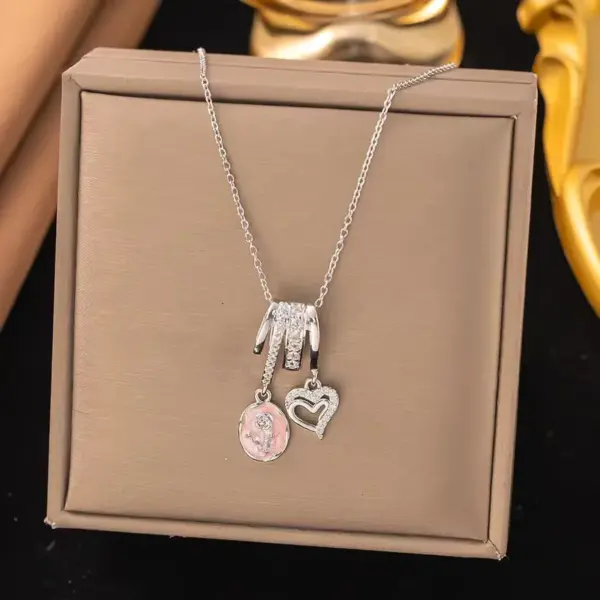 Wholesale Heart Shape Inlay Pendant Necklace For Women In Copper With 18K Gold Plated And Rhinestones On Cable Chain