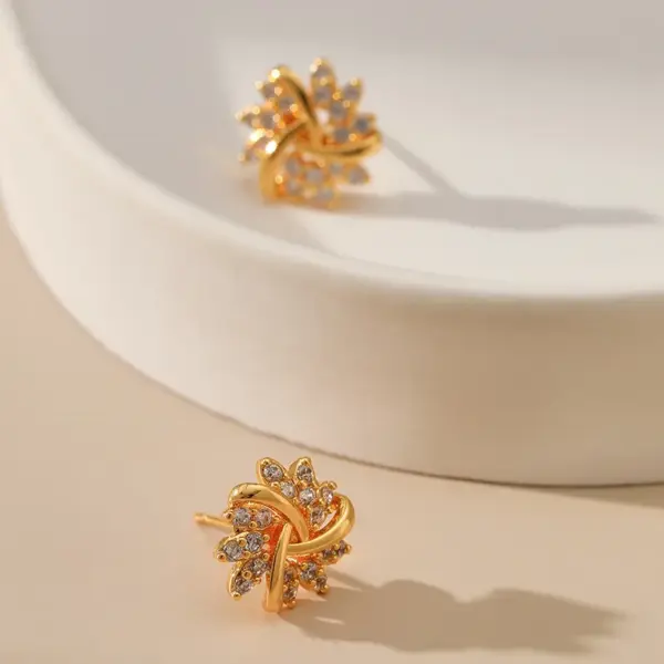 Wholesale Exquisite Small Round Hoop Earrings Ice Crystal Stone Copper Plated 18K Real Gold Irregular Snowflake Christmas Gift Color Retention Jewelry