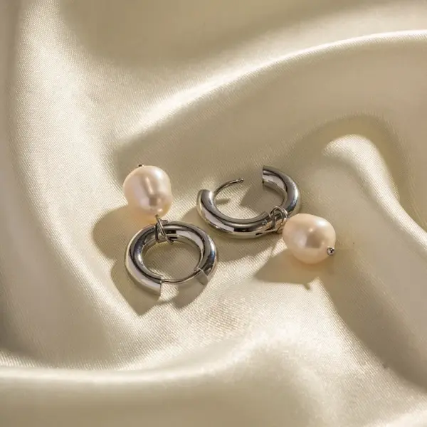 Wholesale 304 Stainless Steel Freshwater Pearl Round PVD Coated Pearl 18K Gold Plated INS Style Casual Elegant Plating Inlay Earrings