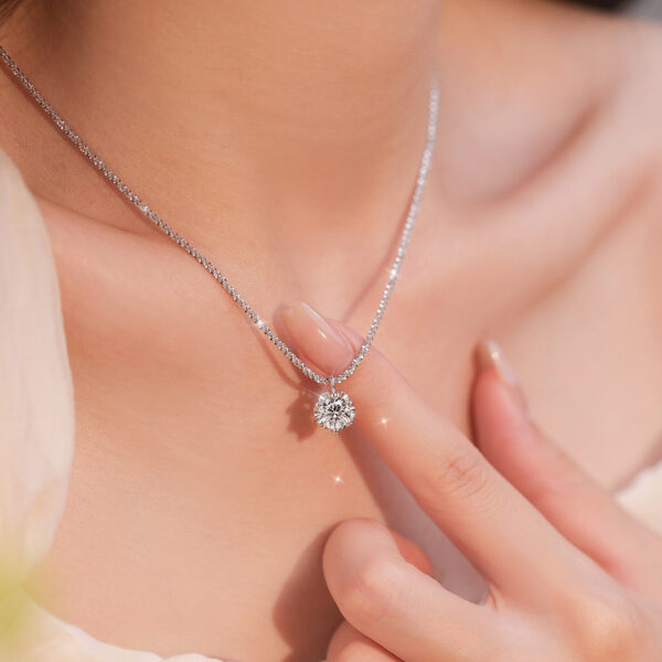 Wholesale Sparkling Starry Night Necklace Pendant for Women, Valentine's Day Collarbone Chain, Niche Minimalist Style, High-End Accessory, Affordable Luxury