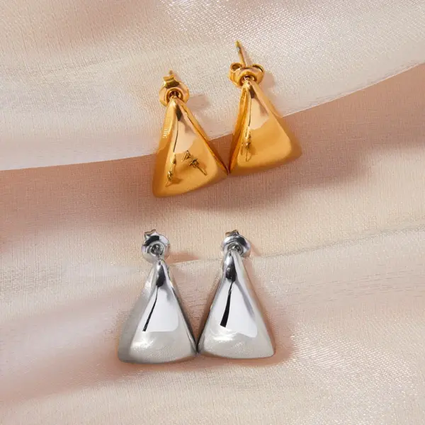 Wholesale 304 Stainless Steel Triangle PVD Coated 18K Real Gold Plated Real Gold Plated 18K Gold Elegant Simple Style Waterproof Non Tarnish Ear Studs