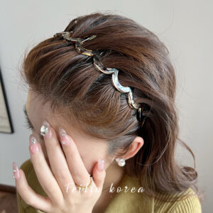 Wholesale New European and American style toothed anti-slip headband, frosted hair clip, face wash headband, women's adult hair tie, hair ornament, hairpin.