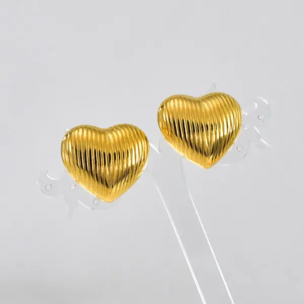 Wholesale Heart Shape Stud Earrings For Women In 304 Stainless Steel With Electroplated 18K Real Gold PVD Coated Layer 0.03µm-0.05µm