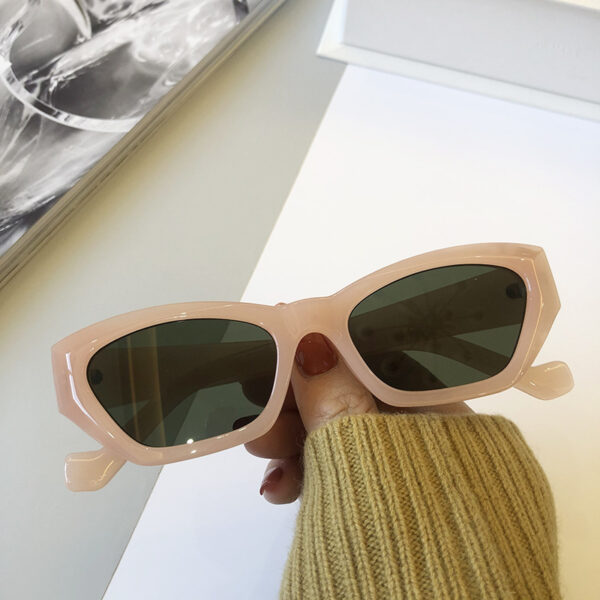 Wholesale Trendy Small-Frame Sunglasses for Women, Fashion Cat-Eye Sunglasses, Retro Versatile Street Style Glasses for Men, Prescription Glasses