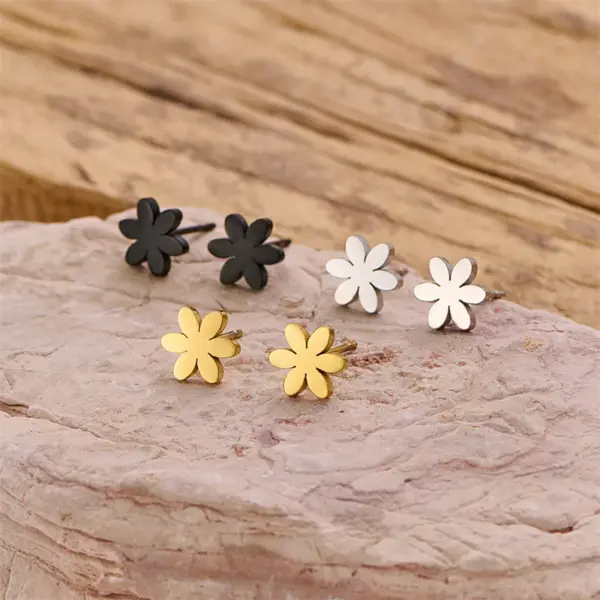 Wholesale Girls' Daily Mini Earrings Fashion 304 Stainless Steel 18K Gold Plated Vacuum Electroplating Cut Flower Leaf Simple Style Earrings