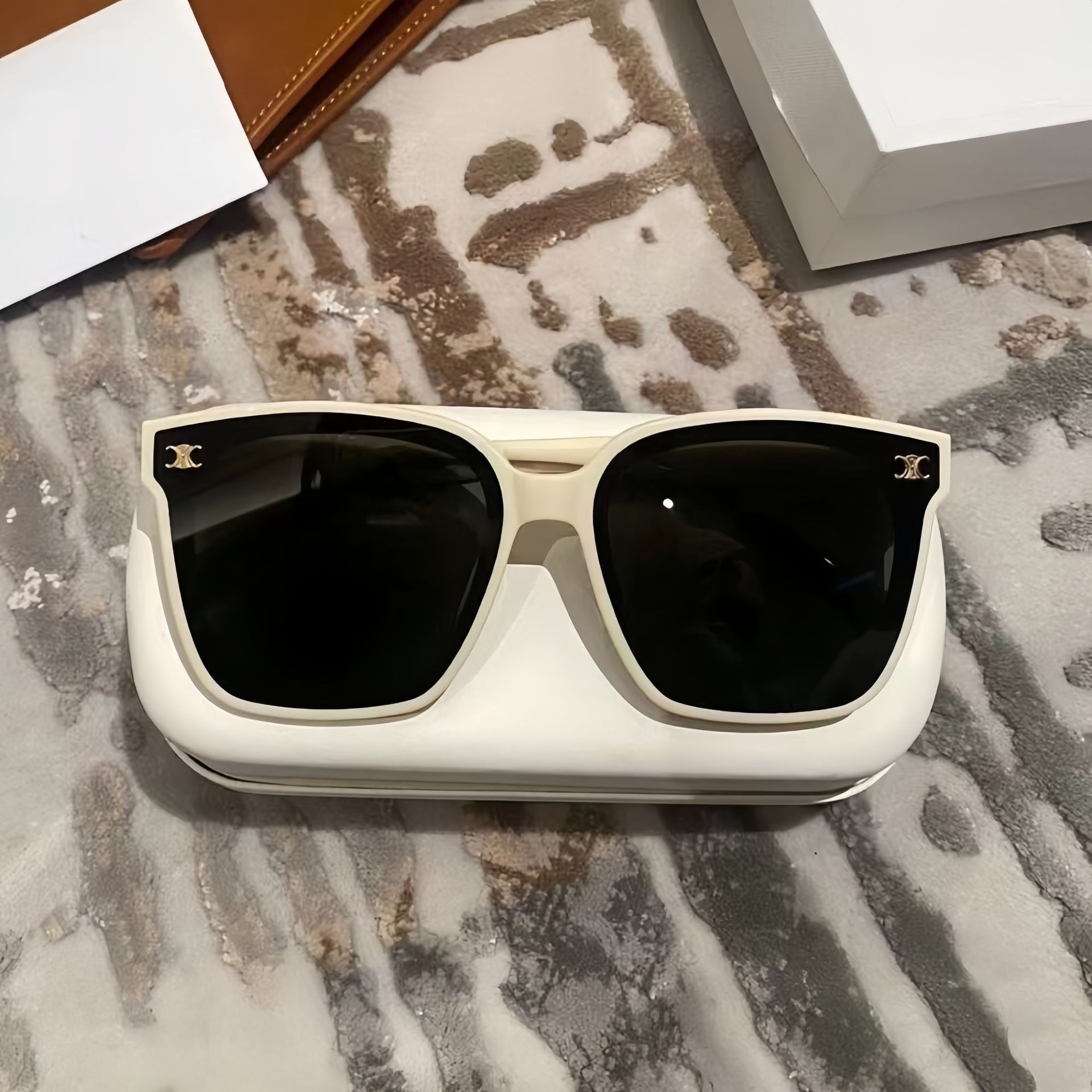 Wholesale New Milk White Large-Frame Sunglasses for Women, High-End Sunshade and Sun Protection Sunglasses, European and American Versatile Sunglasses