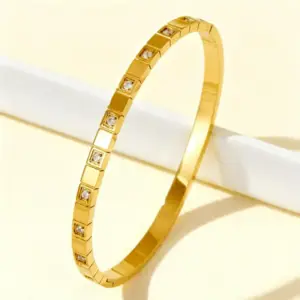 47-C-8 Gold Square Bracelet