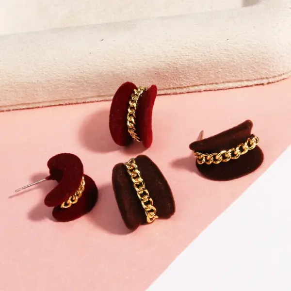 Wholesale New Style Burgundy Velvet Earrings Elegant Versatile High-end Retro Fashion Design Heart-shaped Stud Earrings For Women Copper Plated With 18K Real Gold
