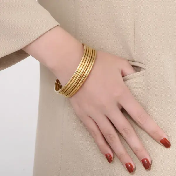 Wholesale 304 Stainless Steel Solid Color Electroplating 18k Gold Plating Formal Waterproof Non Tarnish Bangle