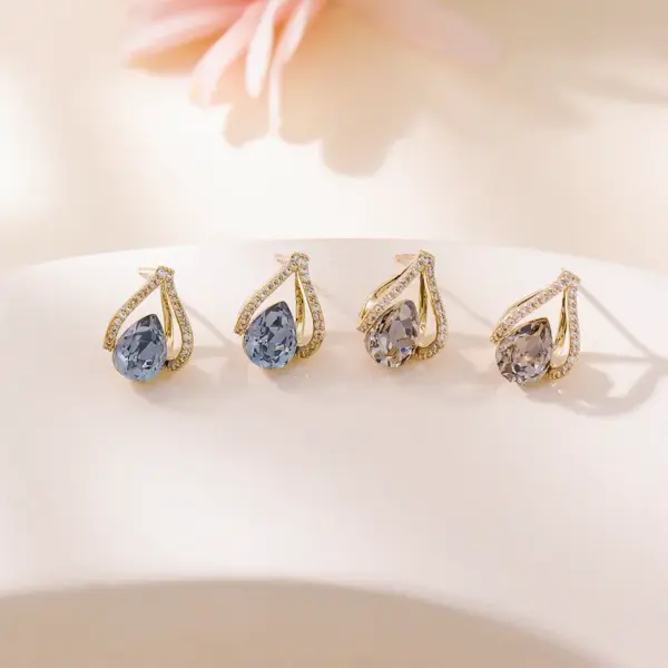 Wholesale Elegant Geometric Heart Zircon New Style Fashionable Versatile Lightweight Luxury Earrings Cross Pattern Polished Finish