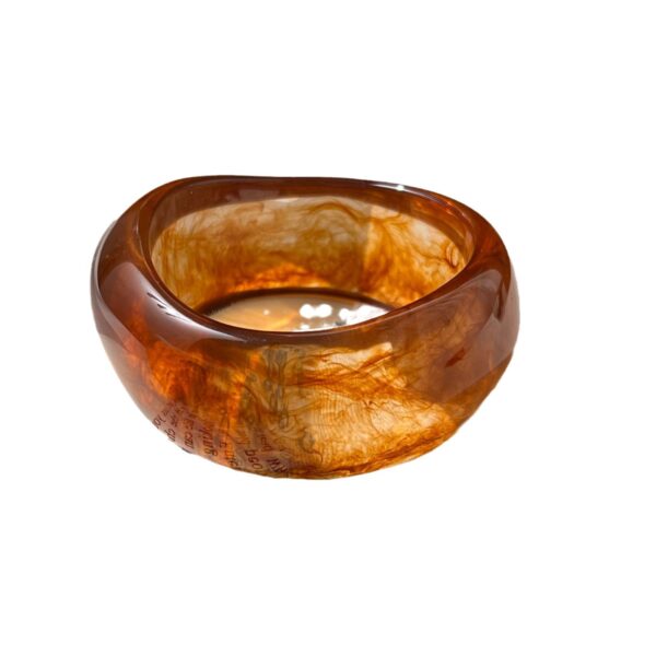 Wholesale resin acrylic niche wide bracelet women's Japanese and Korean retro minimalist fashion cold style amber bracelet