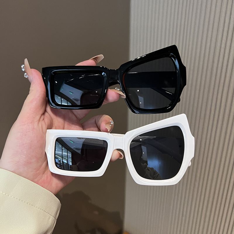 Wholesale Funny irregular sunglasses for women, European and American fashionable concave sunglasses, sun-proof and UV-proof