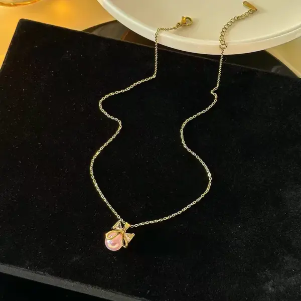 Wholesale Women’s Pearl Inlay Pendant Necklace With 18K Gold Plated Copper, Artificial Rhinestones, Cable Chain