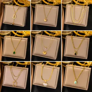 Wholesale PVD Coated Real Gold Plated 18K Gold U Shape Heart Shape 304 Stainless Steel Simple Style Waterproof Non Tarnish 304 Stainless Steel Lobster Trigger Clasp Closure Pendant Necklace