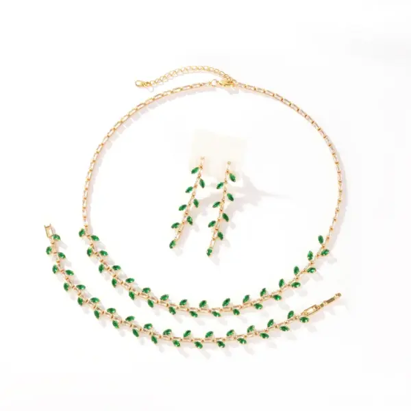 Wholesale Waterproof Leaf Pendant Necklace For Women With 18K Gold Plated Copper And Zircon Inlay, Handmade Chain
