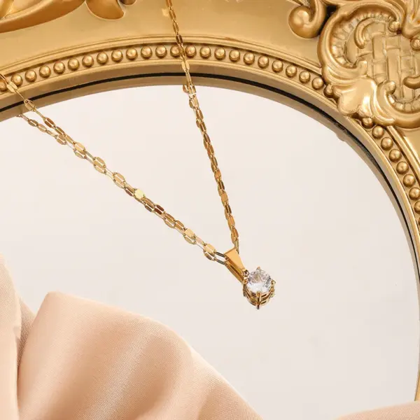 Wholesale Starlight Four Claw Single Diamond Necklace Women's Fashion Simple Small Design High-End Clavicle Chain Titanium Steel