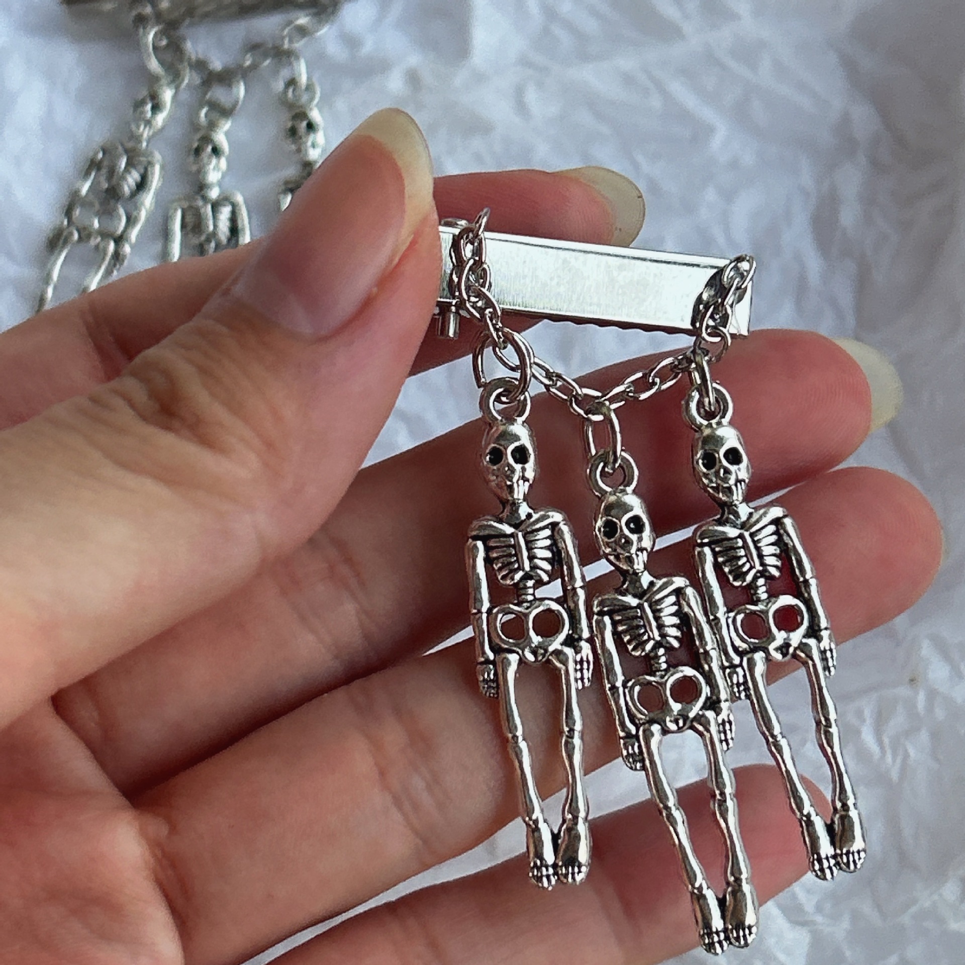 Wholesale Europe and the United States cross-border fun personality three skull frame hairpin student jewelry hair accessories hairpin manufacturers