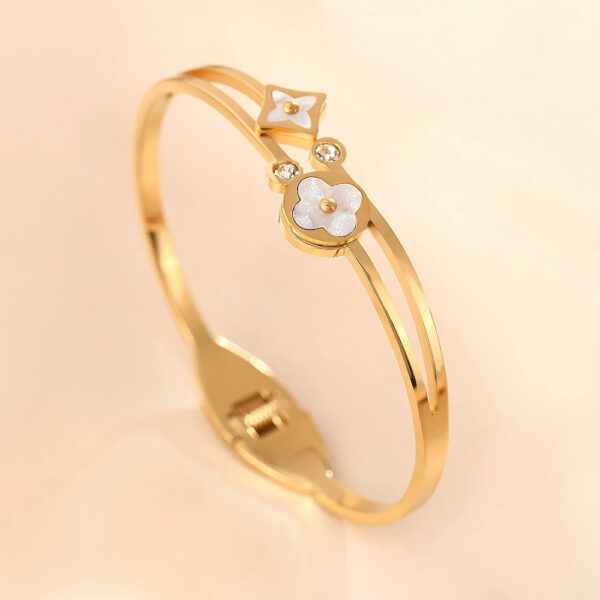 oly-7876cc9221b049da58644b445f923c7b Wholesale Stainless steel jewelry, colorfast, gold-plated monogram titanium steel bracelet