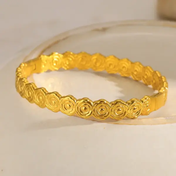 Wholesale Vacuum Electroplating (In Furnace) Plated 18K Real Gold 304 Stainless Steel Zircon V-shaped Cross Flower Electroplating Inlaid Bracelet For Women