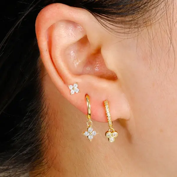oly-789ed9d25c0a678b576a948edfe00d29 Wholesale Fashionable Simple Diamond Embedded Four Leaf Triangle Earrings Style Three Piece Set Women's Jewelry