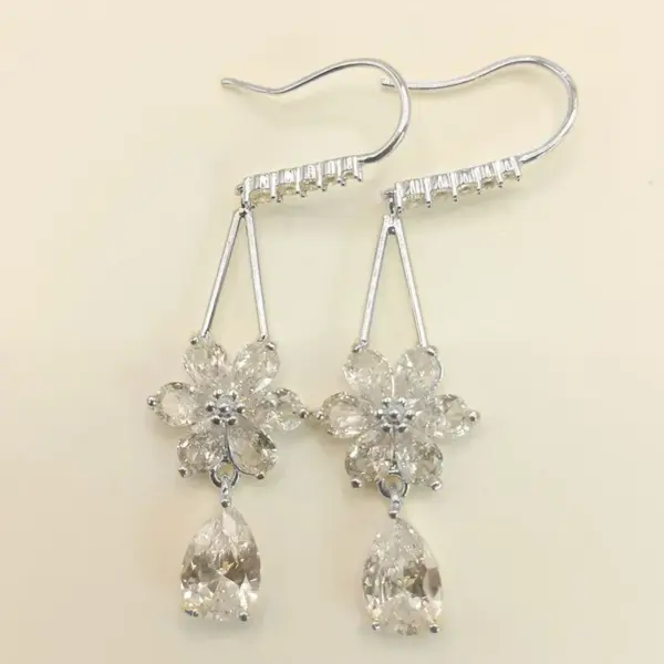 Wholesale Fashionable Luxury Snowflake Zircon Earrings Women's Versatile Waterdrop Ear Hook Elegant Bohemian Style Copper Jewelry