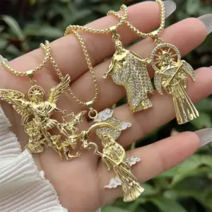 Wholesale Waterproof Non Tarnish Skull Pendant Necklace For Women In 18K Gold Plated Copper With Zircon Inlay And Snake Chain