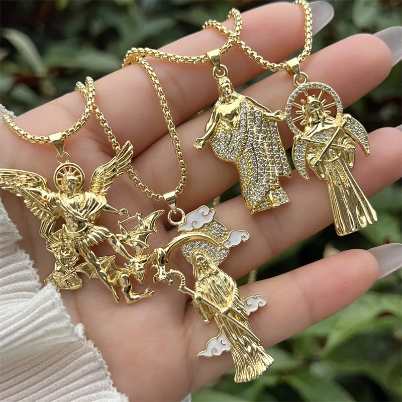 Wholesale Waterproof Non Tarnish Skull Pendant Necklace For Women In 18K Gold Plated Copper With Zircon Inlay And Snake Chain