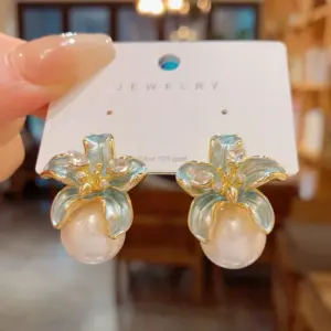 Wholesale Elegant Geometric Pearl Stud Earrings For Women Silver Needle High-End Sensation Versatile Fashion Trendy Commute Jewelry