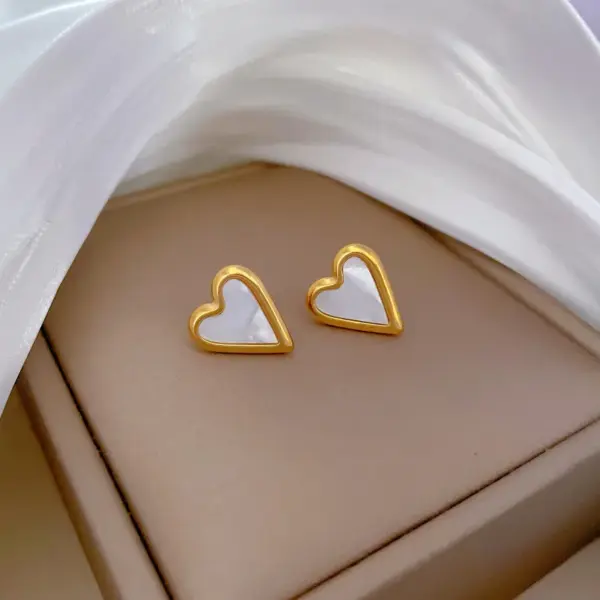 Wholesale PVD Coated Real Gold Plated Heart Shape Titanium Steel IG Style Waterproof Non Tarnish Ear Studs