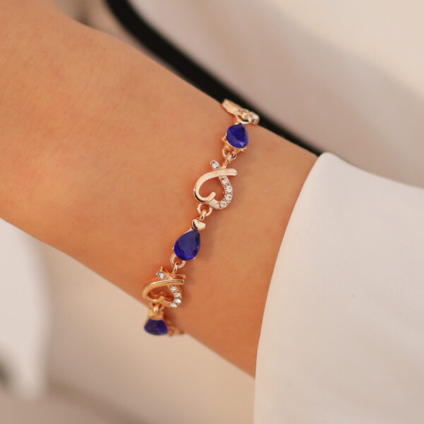 Wholesale Korean style heart-shaped bracelet hollow-out elegant flower Diamond-embedded Lady bracelet heart-shaped bracelet Valentine's Day gift