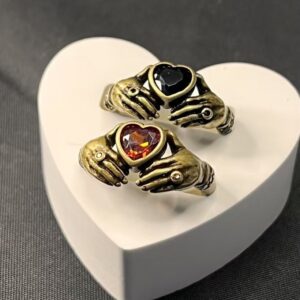 Wholesale Trendy Retro Carving Hands Embrace Red Zircon Couple's Ring Finger Ring Design All-match Valentine's Day for Women