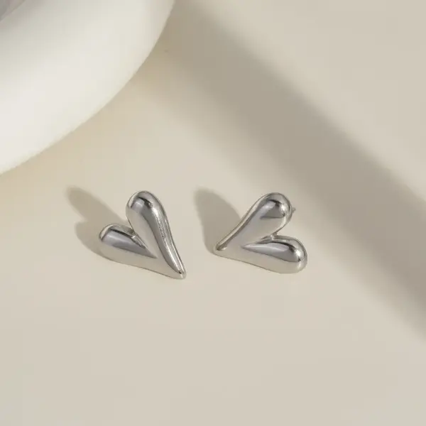 Wholesale PVD Coated Real Gold Plated 18K Gold Heart Shape 304 Stainless Steel Elegant Lady Waterproof Non Tarnish Ear Studs