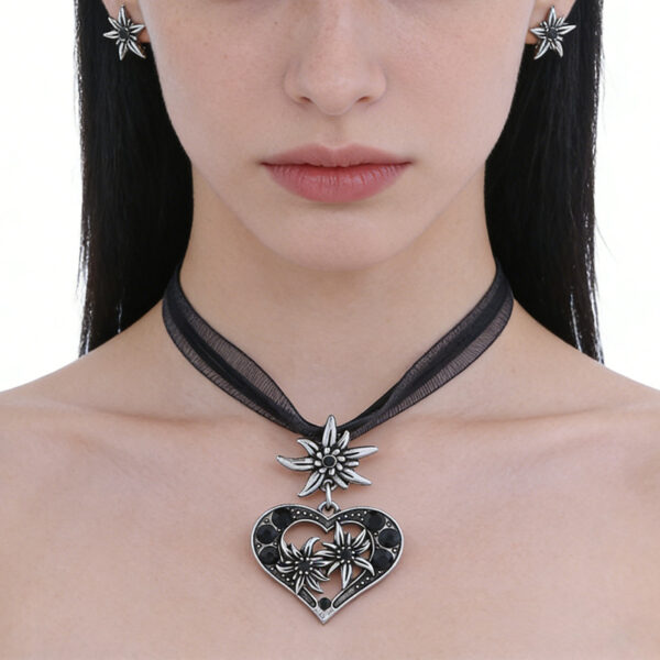 Wholesale Alloy Heart-Shaped Diamond Necklace, Edelweiss Alloy Set Pendant Jewelry