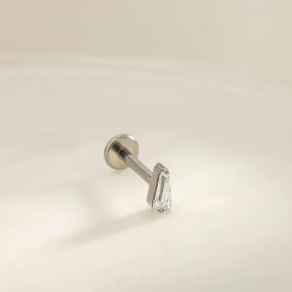 oly-7b06dd3a24d59b8145890d3ee353b9e1 Wholesale Titanium Alloy Gold Plated Vacuum Electroplating (In Furnace) Gold Steel Color Zircon Geometric Handmade Unisex Piercing Lip Stud