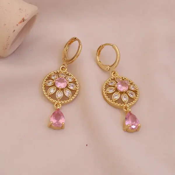 Wholesale Retro Hollow Waterdrop Earrings Luxury Sensation New Model Jewelry Gold Plated Copper Post For Women Romantic Polished Finish
