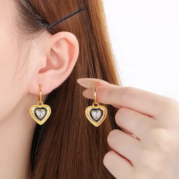 Wholesale Ion Plating (IP) 18K Gold Plated Heart Shape 304 Stainless Steel Vintage Style Simple Style Commute Waterproof Non Tarnish Drop Earrings