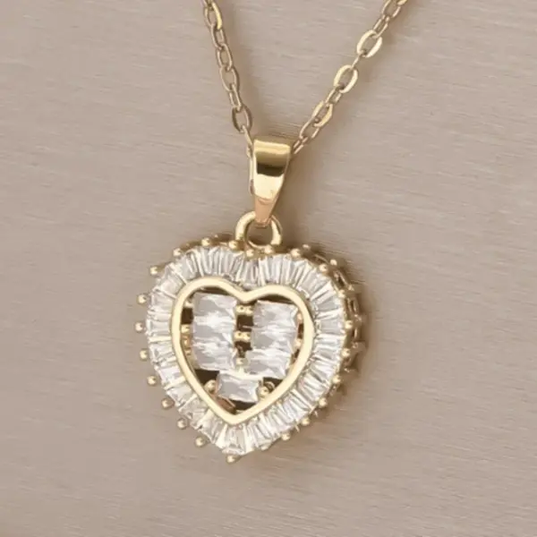 Wholesale Fashionable Heart Shaped Pendant Necklace With Synthetic Zircon And Simulated Diamond Surrounding Water Wave Chain Design Unisex