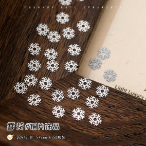 About 50 snowflakes 5mm (dz915-01)